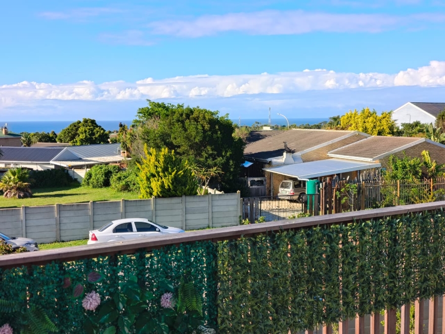 3 Bedroom Property for Sale in Wavecrest Eastern Cape